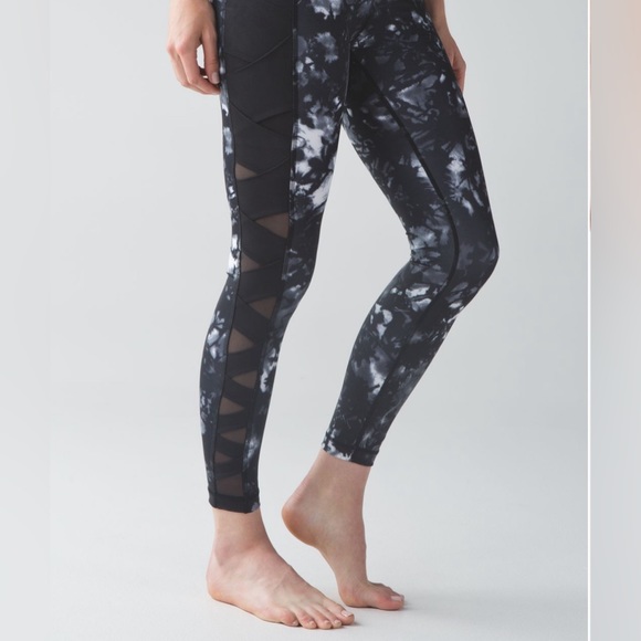Lululemon | Rise and Flow Pant (Full-On Luxtreme) - Picture 3 of 11